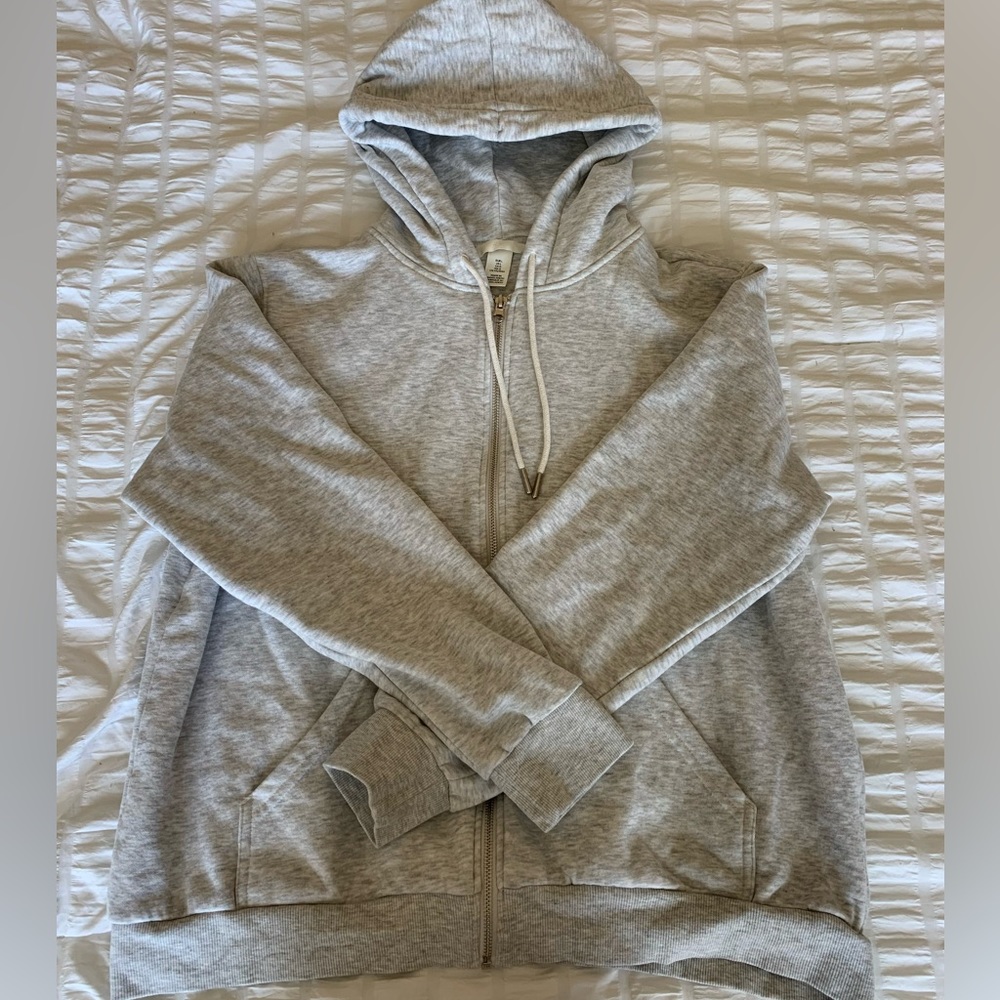h&m light grey zip up🍁